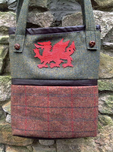 Cymru am byth! (Wales Forever!) Dragon Bag Sewing Pattern